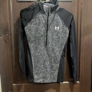 Under Armour Black and White Patterned top